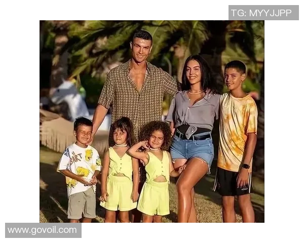 足坛巨星梦幻合体图集呈现传奇与未来同框的震撼瞬间 足坛巨星梦幻合体图集呈现传奇与未来同框的震撼瞬间