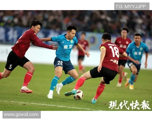 足球球星南京热潮引爆城市激情助推体育文化全面发展